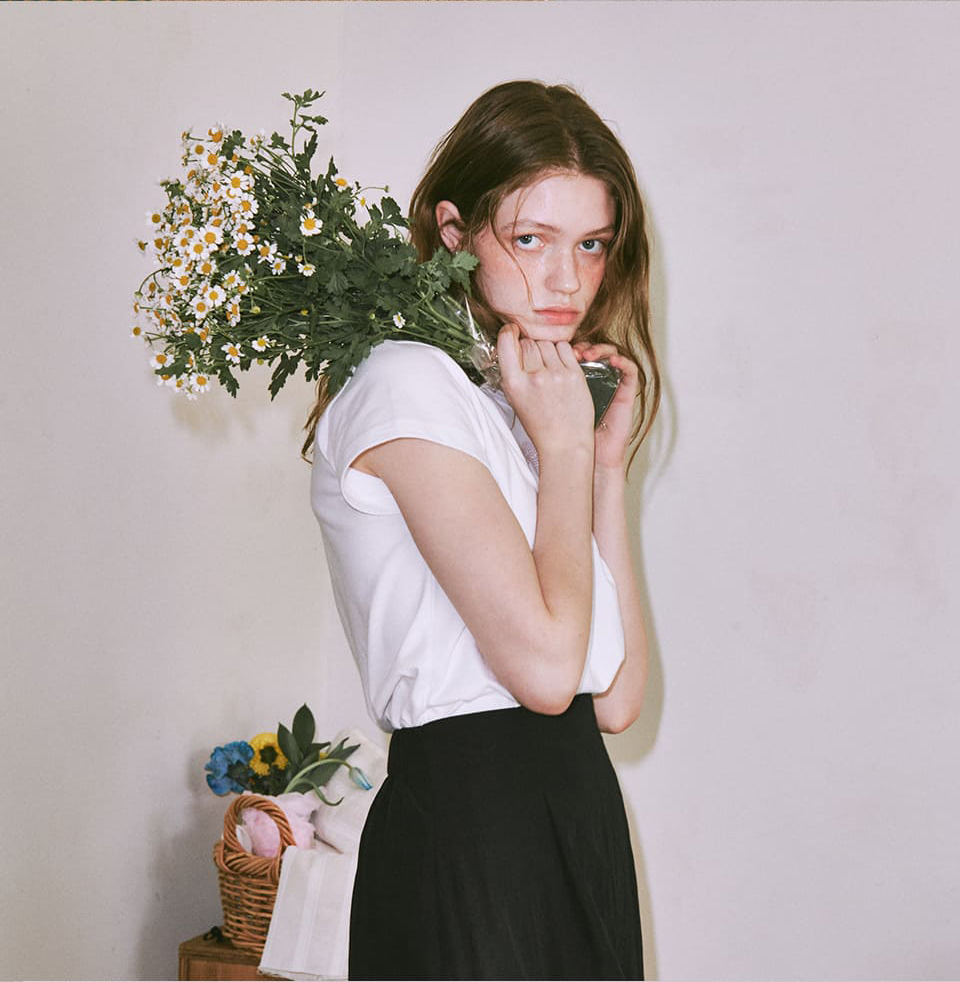 RONRON☆CRYSTAL RIBBON HOTFIX T SHIRT RONRON CRYSTAL RIBBON HOTFIX T SHIRT BLACK – SeoulSeoul