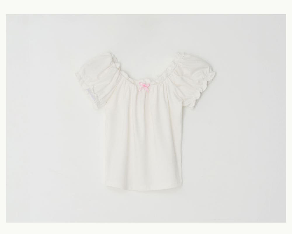 【RONRON】24SS ROSE RIBBON FRILL OFF SHOULDER T SHIRT ROSE RIBBON FRILL OFF SHOULDER T SHIRT BLACK - RONRON 론론
