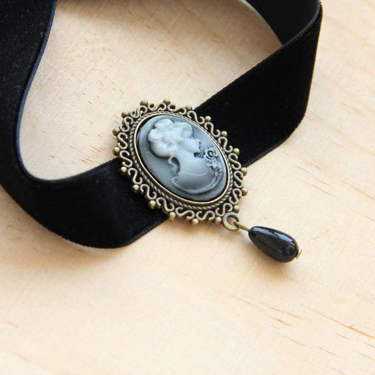 Velvet Choker Necklace Women Vintage Cameo Pendant Elegant Collarbone ...