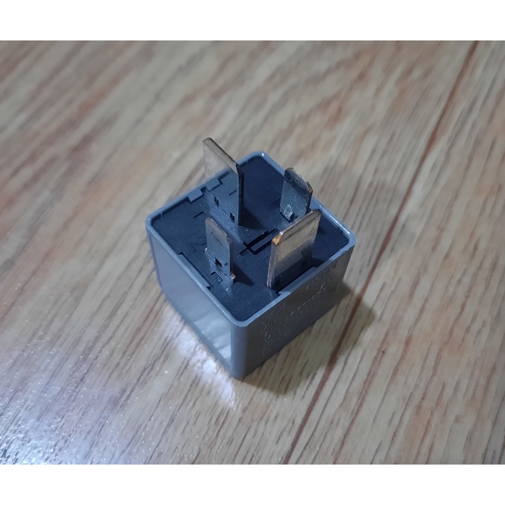Genuine Ford Relay F80B-14B192-AA Gray FOMOCO 4 Legs 12V 70A (V23136-J4 ...