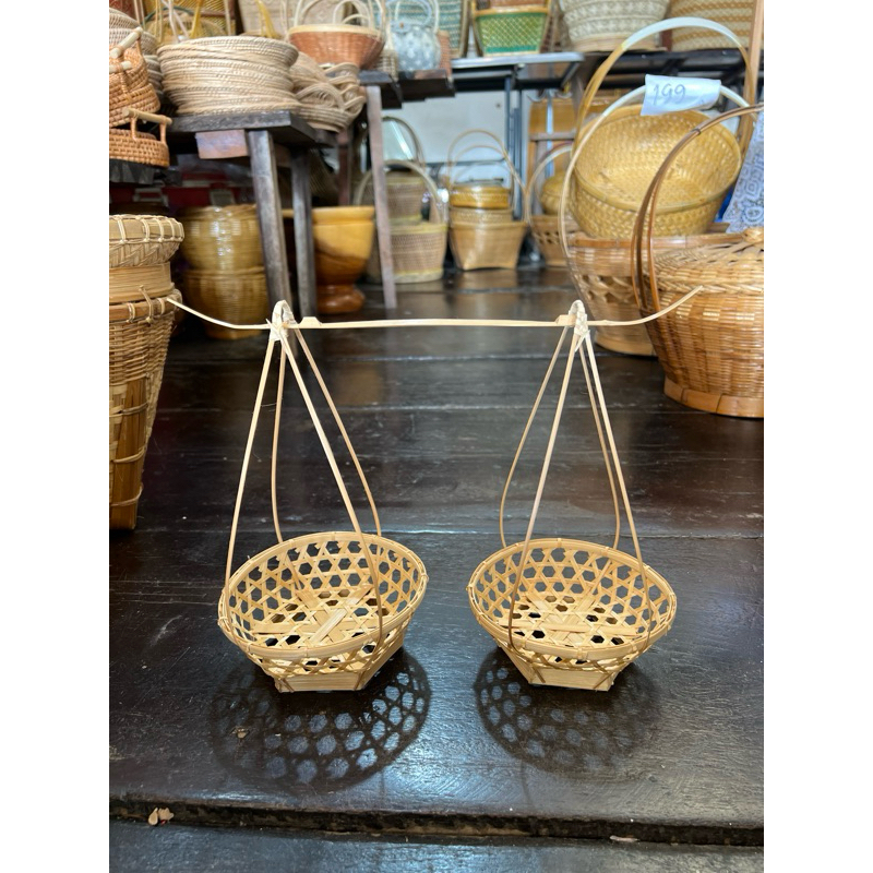 2 Mini Baskets + Wooden Beam Put In Food There Are 3 Types Of Fruit ...