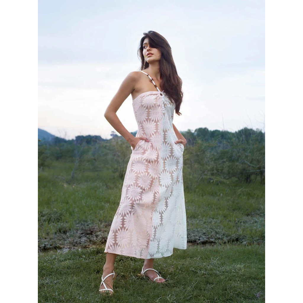 Two-Tone Lace Dress With Halter Neck Jane Sua Work Patchara Label ...