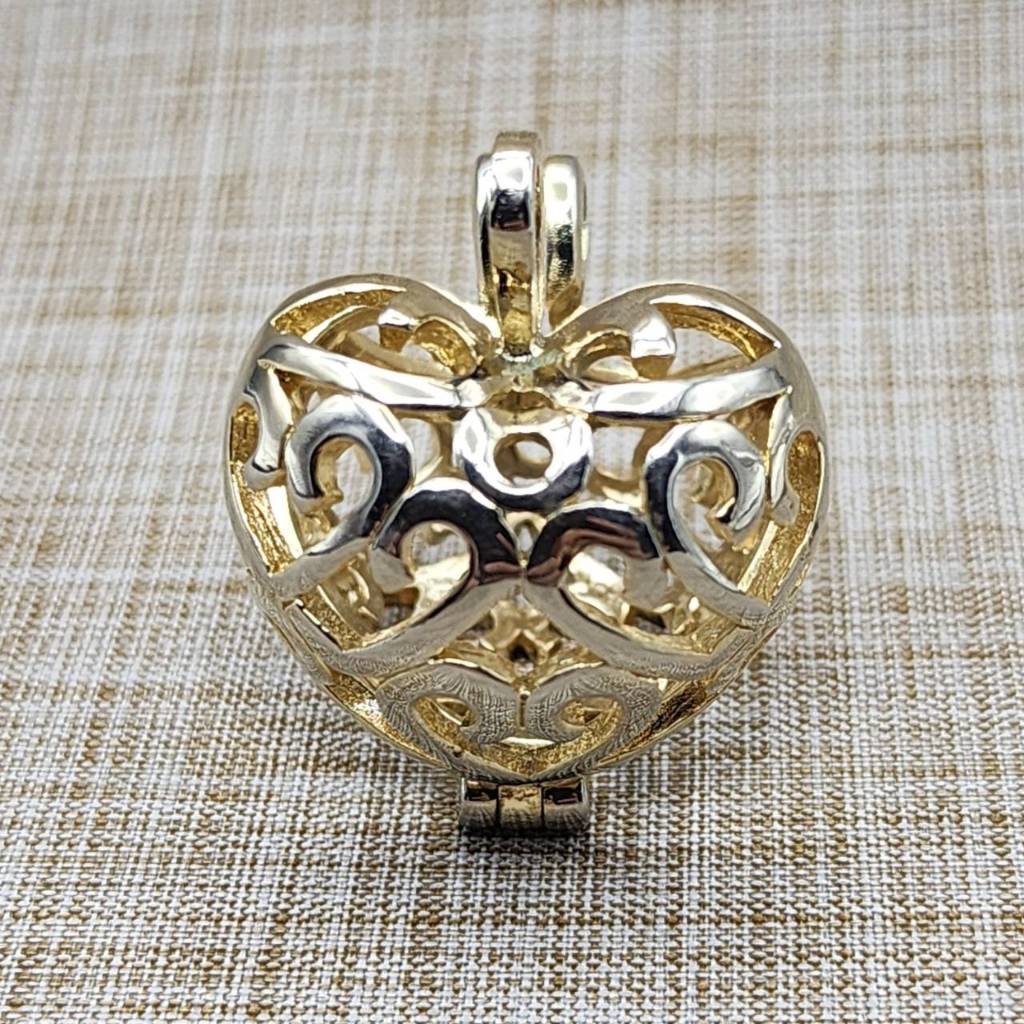 Heart-Shaped Locket Pendant In Glittering Gold. Big Weightless | Shopee ...