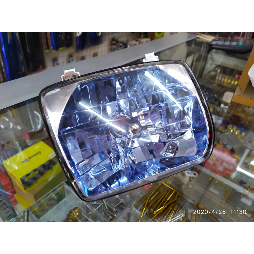 thumbnail interactive-video image 1 of Winjet 7" Rectangular LED Conversion Headlights – Clear Glass Lens, H4 Bulbs, Chrome Housing 1 of 4
