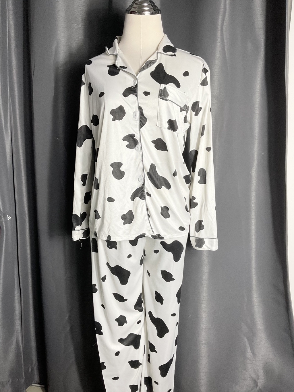01675 Pajamas With Sleeves And Long Legs Milk Cow Pattern 2nd Hand Very ...