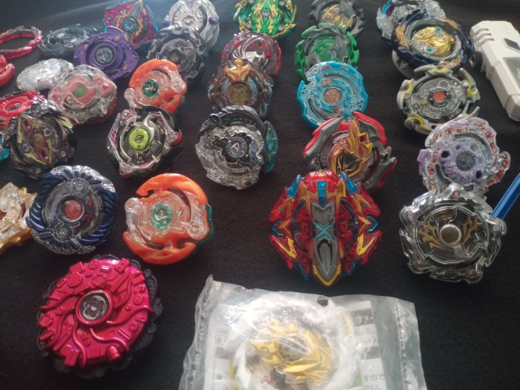 BEYBLADE Bis -BEYBLADE BURST~Takara Tomy Many Combo Available | Shopee ...