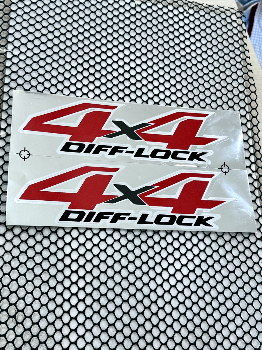 sticker 1 Pair 4X4 DIFF LOCK 4X4 Attached To The Side Of The Car TOYOTA ...