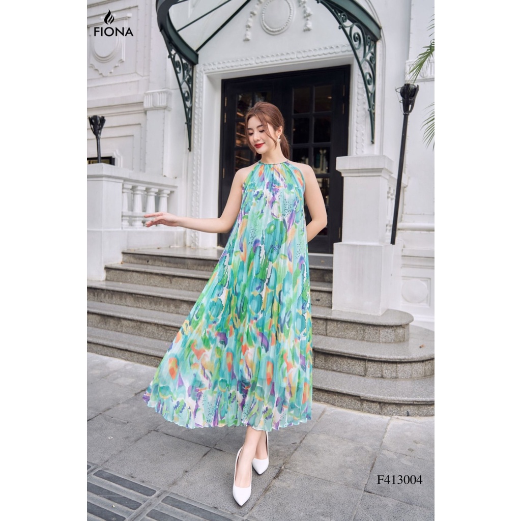 Fiona female maxi dress is smooth, creased, neck CNY decorated F413004