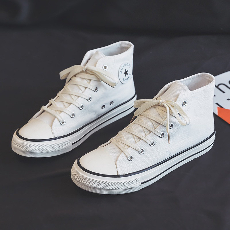 Liquidation Of High Neck Shoes In White With Laundry Detergent Is Clean