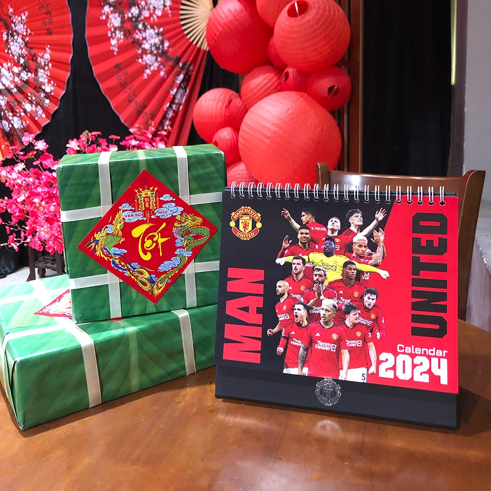 Manchester United Desktop Calendar 2024 (with 5 MU Lucky Money Bag ...