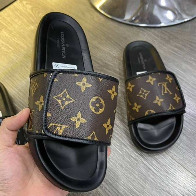 Lv Slippers With Luxurious, Polite Patterns, Extremely Smooth Soles ...