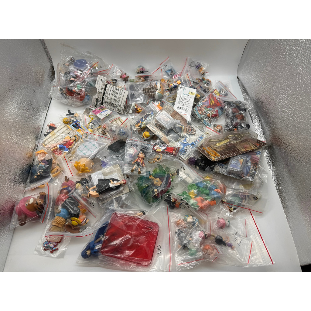 One Piece themed models, keychains, badges, OP No. 02 genuine 2nd ...