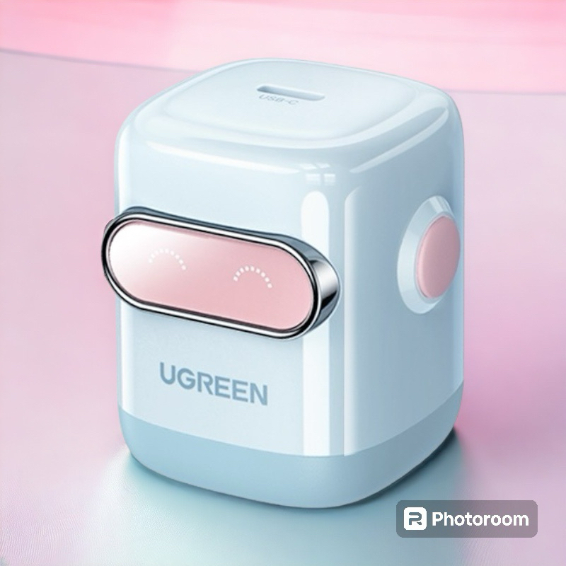 Ugreen RoboGaN Mini CD359 robot-shaped 30W fast charger, 1 Type C port ...