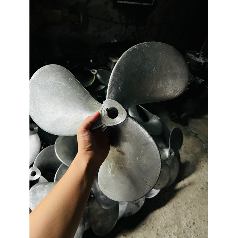 3-blade Propeller 4T8 ROUND TRAIN-THICK CORE 25mm RUNNING GHE-TAU ...