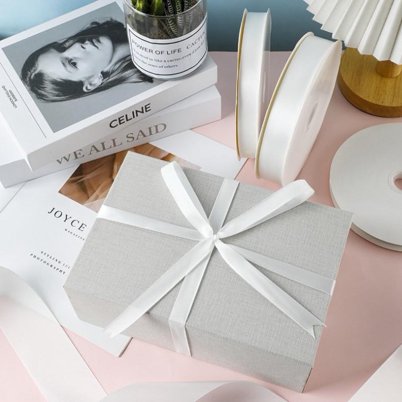 High QUALITY satin ribbon Creamy white ribbon used as bows, gift ...
