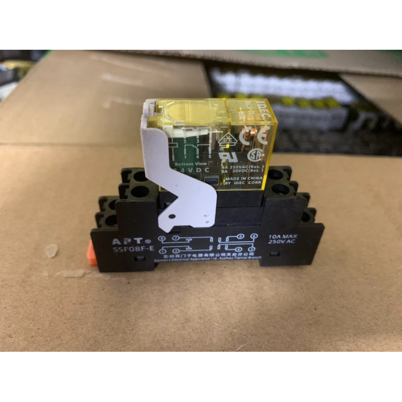 Relè IDEC RJ2S-CL-D24 – Nuovo Di Zeppa