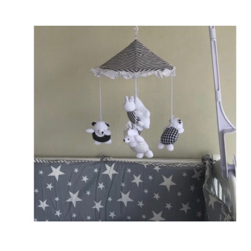 Hanging the black and white crib with visual stimulation and self ...