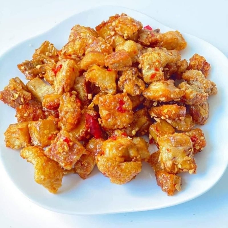 Crispy fried pork rinds dipped in garlic and chili sauce (vacuum sealed ...
