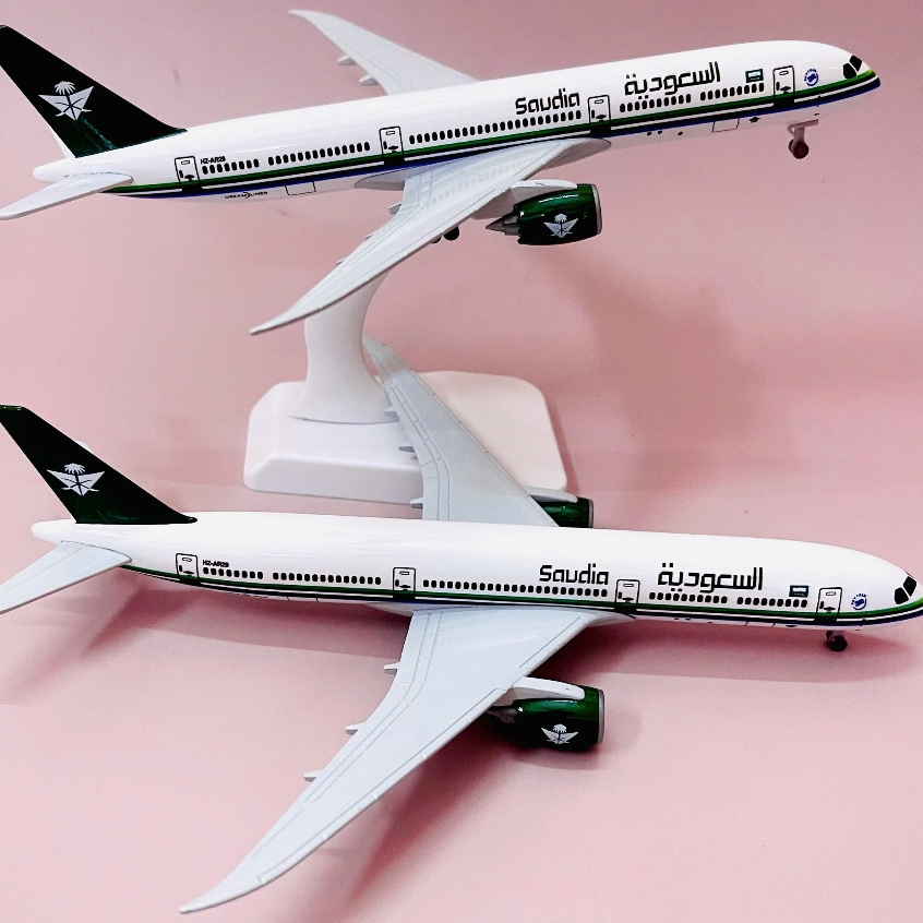 Boeing B787 DreamLiner Aviation SAIDI ARABIAN AIRLINES | Scale 1:400 ...