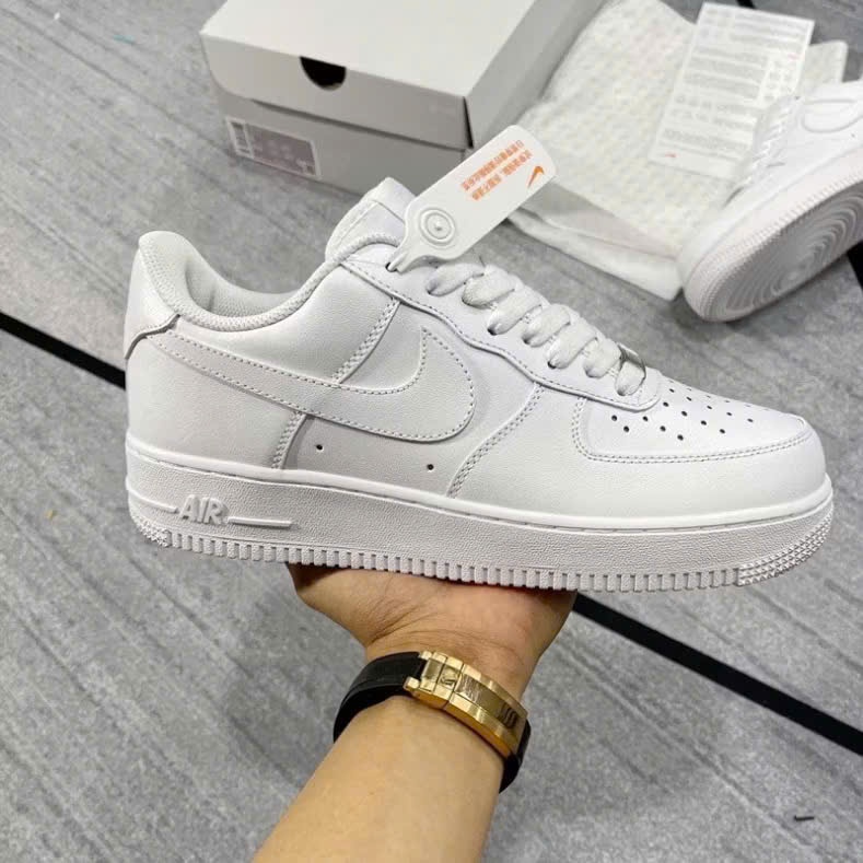 High quality white AF1 shoes, Air Force 1 low shoes in color ...