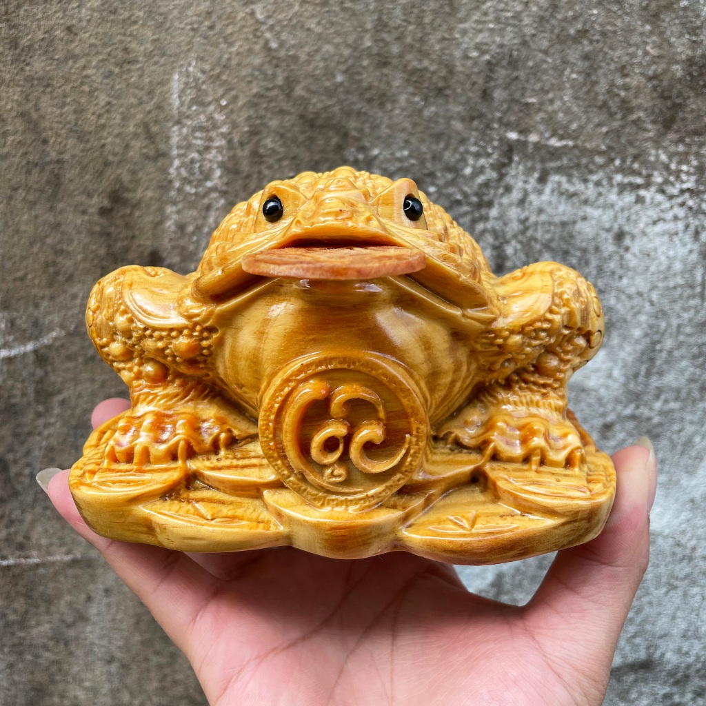 Feng shui fortune toad statue, 15cm wide, made of blood dragon wood ...