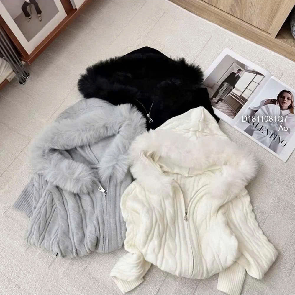 Long-sleeved rope sweater with 2 zippers, beautiful rabbit fur hat ...