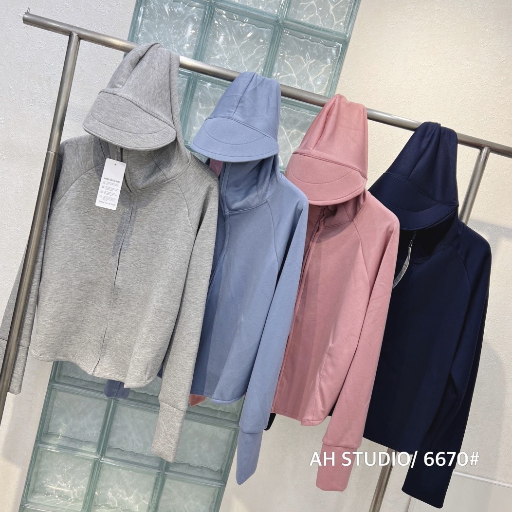 Batwing sun protection shirt made of thick cotton with good UV ...