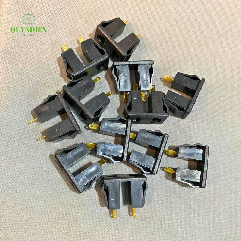 2-hole, 2-pin socket used to design black specialized sockets - Quynh ...
