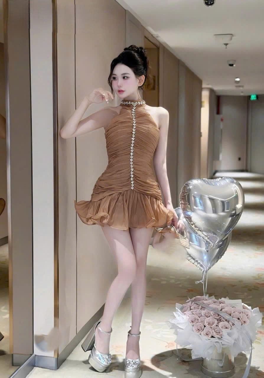 Women's dress with luxurious design and flattering figure in 4 colors ...