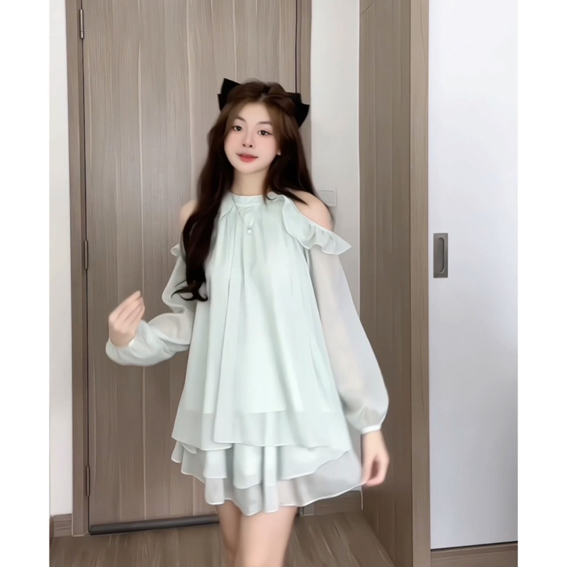 Set of off-the-shoulder ruffled silk blouse with 2-layer flared skirt ...